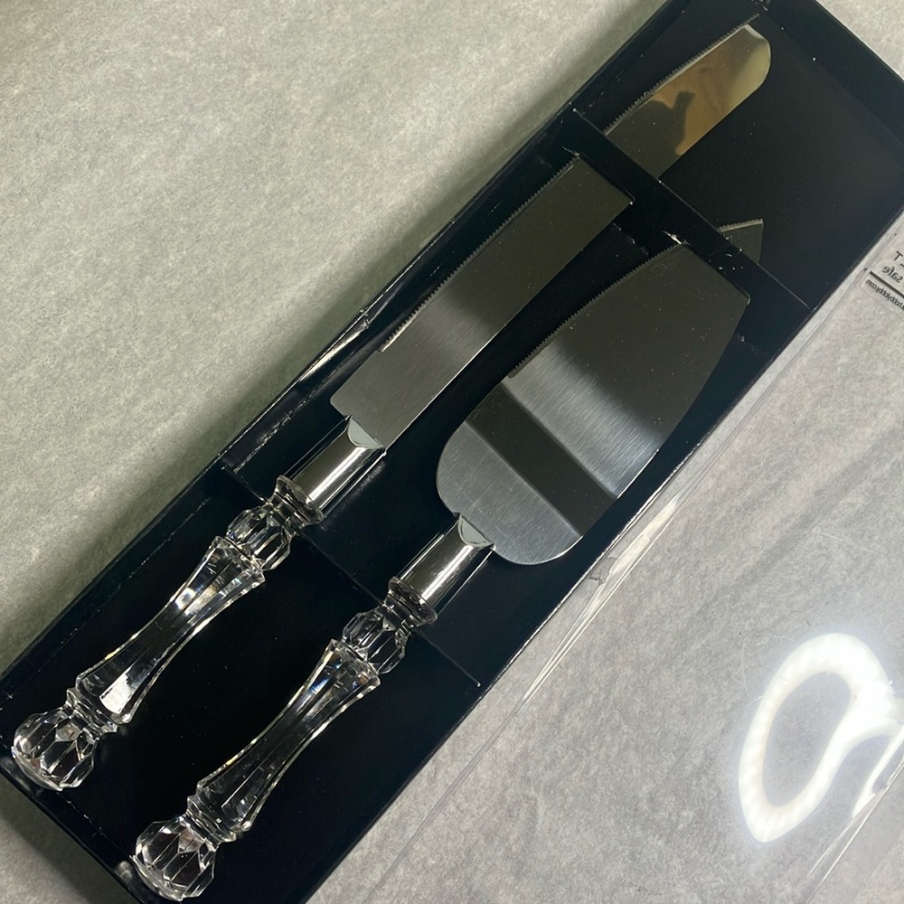 NWT Wedding Cake serving set